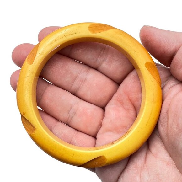 Vintage Bakelite Women's Bangle Bracelet Retro Carved Yellow - Picture 3 of 4